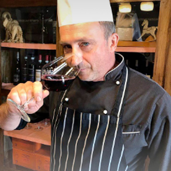 Lo chef Mirko Zanella al lavoro